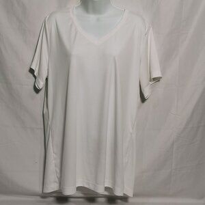 🦋3/$20 V Neck Tee Size XXL NWOT #59